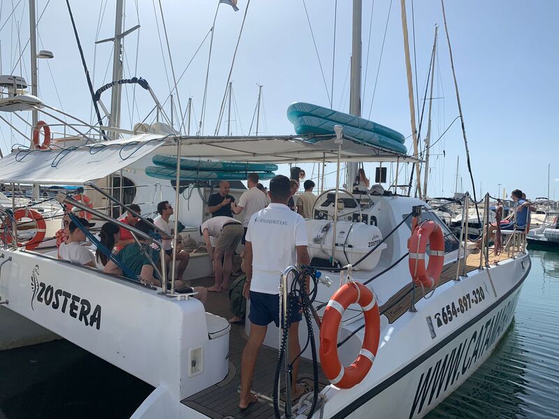 Boottocht met de groep langs de kust