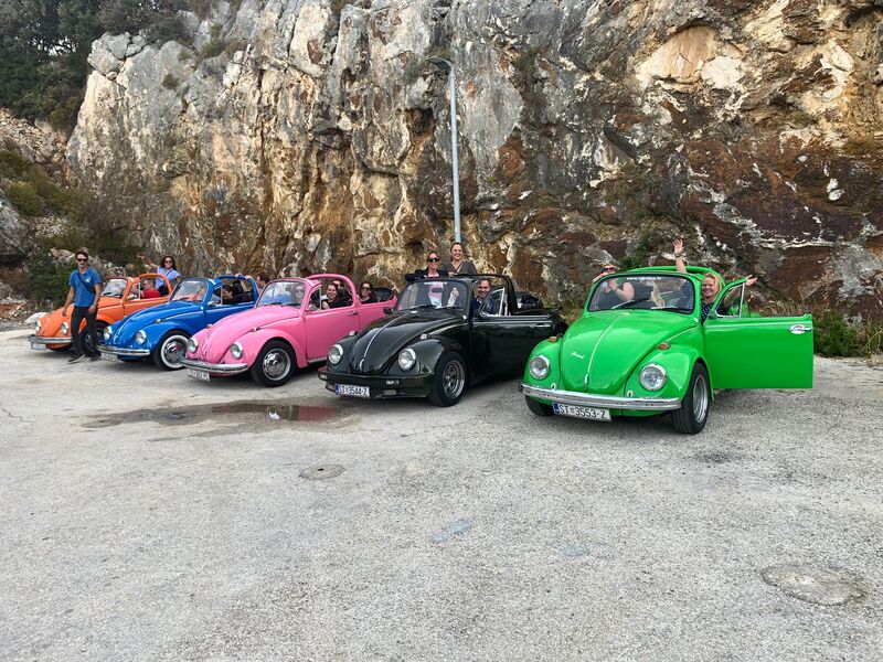 Klassieke auto's op een parkeerplaats tijdens een incentive